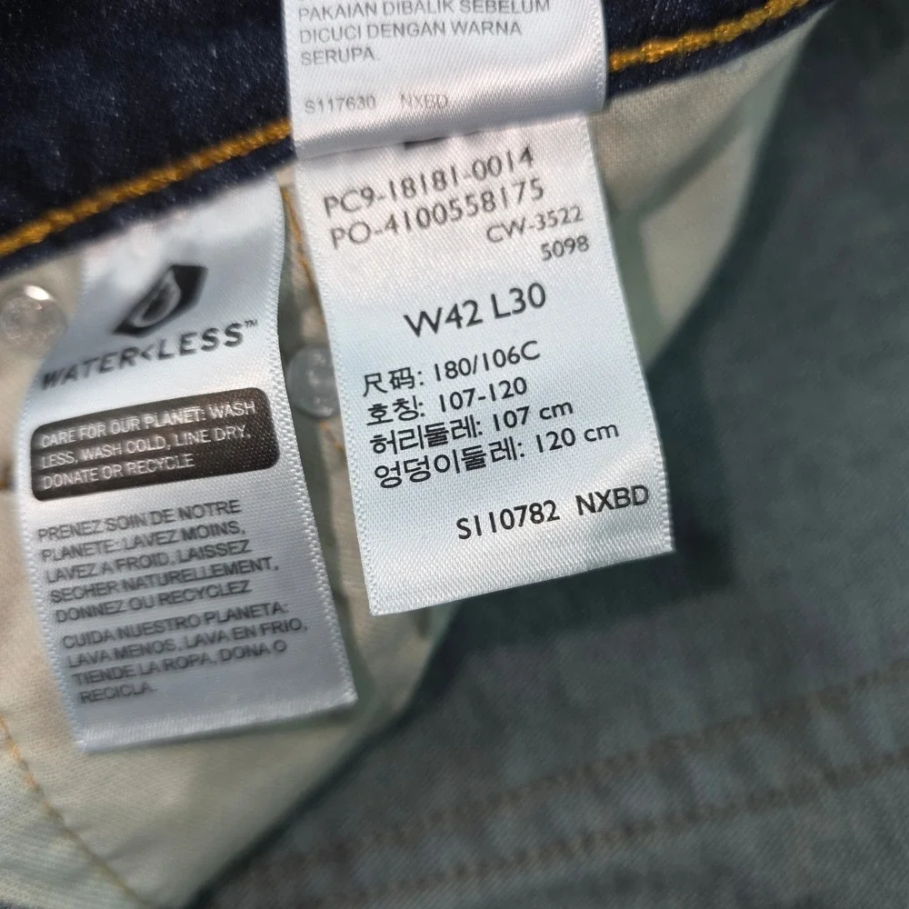 Levis 541 Athletic Taper Jeans Mens 42x30 Dark Wash Blue Denim 18181-0014